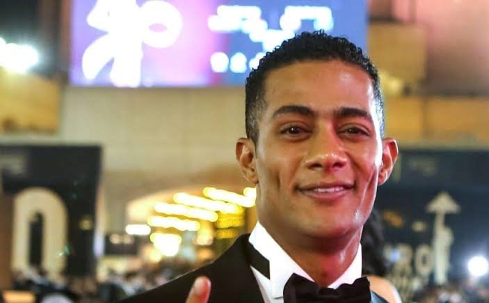 توقف مفاجئ لحفل محمد رمضان بعد إصابات خطيرة بين الجمهور.. ونقل المصابين بسيارات الإسعاف