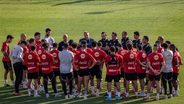 الخطيب يقطع أجازته ويصل مقر النادي الأهلي ويحضر مران الفريق الاول لكرة القدم