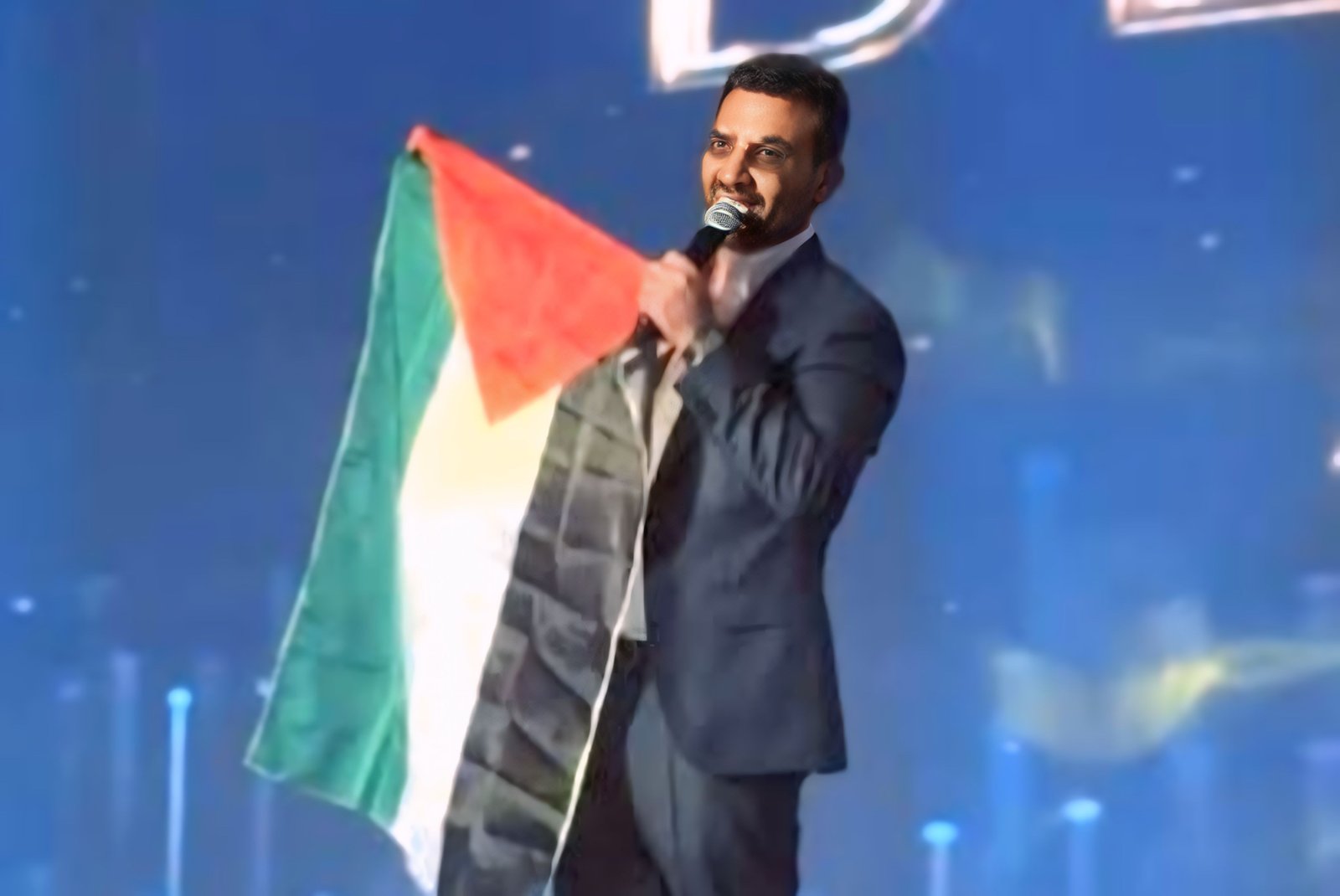 أحمد سعد يرفع علم فلسطين في حفل "دير جيست" دعمًا لأهالي غزة