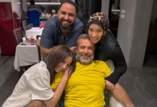 شريف منير يجتمع مع عائلته فى أجواء دافئة.. وأسما توجه رسالة مؤثرة عن صلة الرحم بعد ارتدائها الحجاب