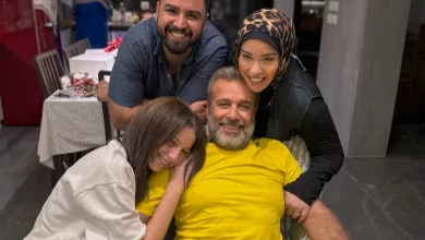 شريف منير يجتمع مع عائلته فى أجواء دافئة.. وأسما توجه رسالة مؤثرة عن صلة الرحم بعد ارتدائها الحجاب