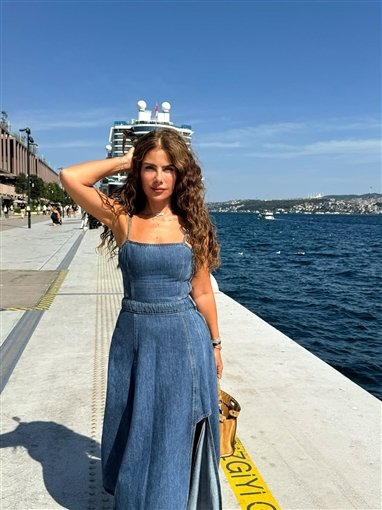 صبا مبارك تبهر جمهورها بإطلالات صيفية خلابة خلال رحلتها في تركيا