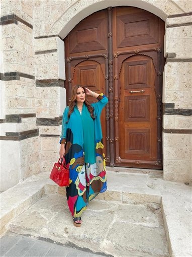 العراقة و الأصالة و الجمال..نسرين طافش خلال جولة في جدة