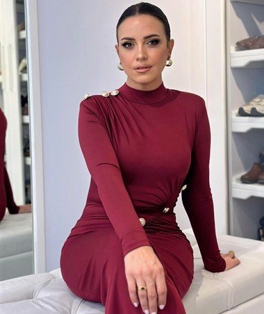 ريهام عبد الغفور تتألق خلال تكريمها بجائزة أحسن ممثلة عربية من مهرجان "همسة"