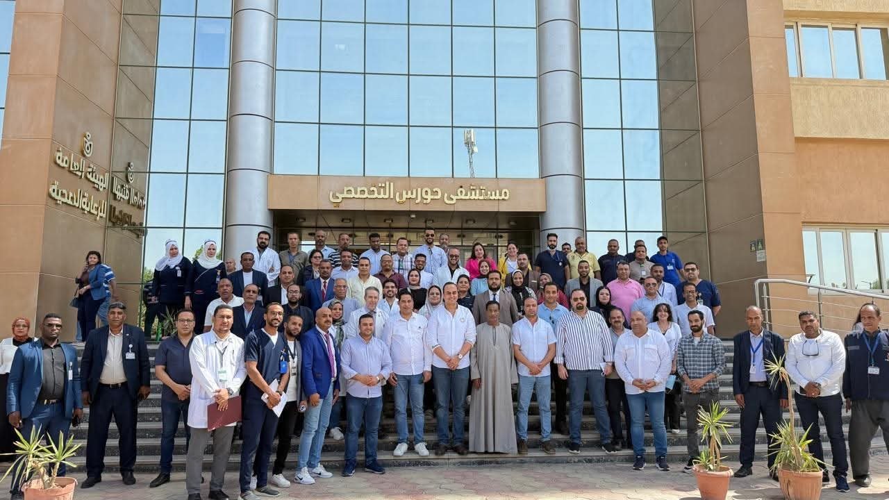 السبكي يتفقد الأقسام المختلفة بمستشفيي "حورس التخصصي" و"طيبة" 