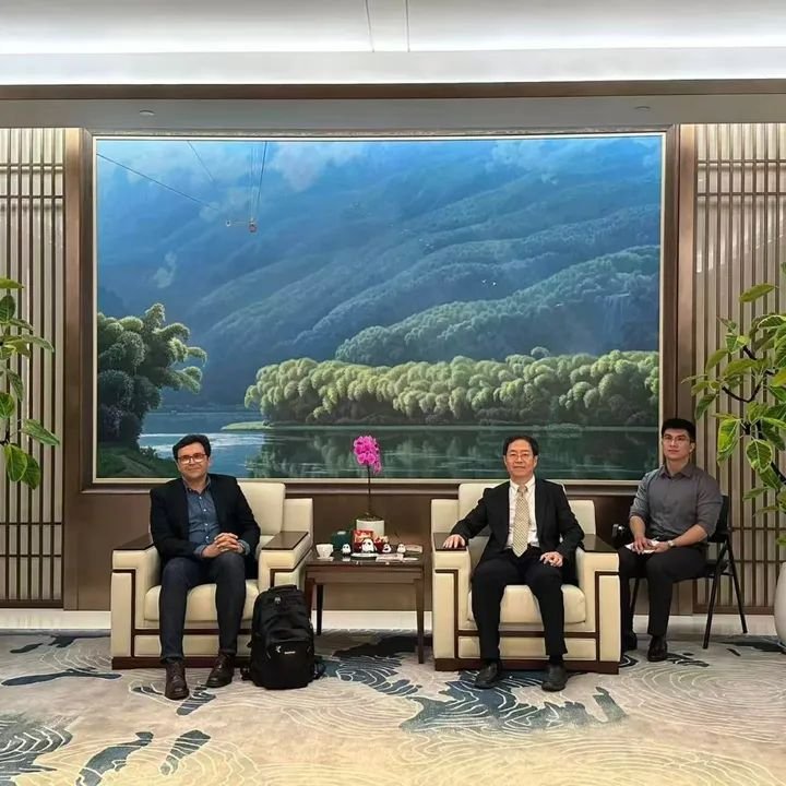 وزير الثقافة المصرية يصل إلى الصين للمشاركة كضيف شرف في احتفالية (Golden Panda Awards)