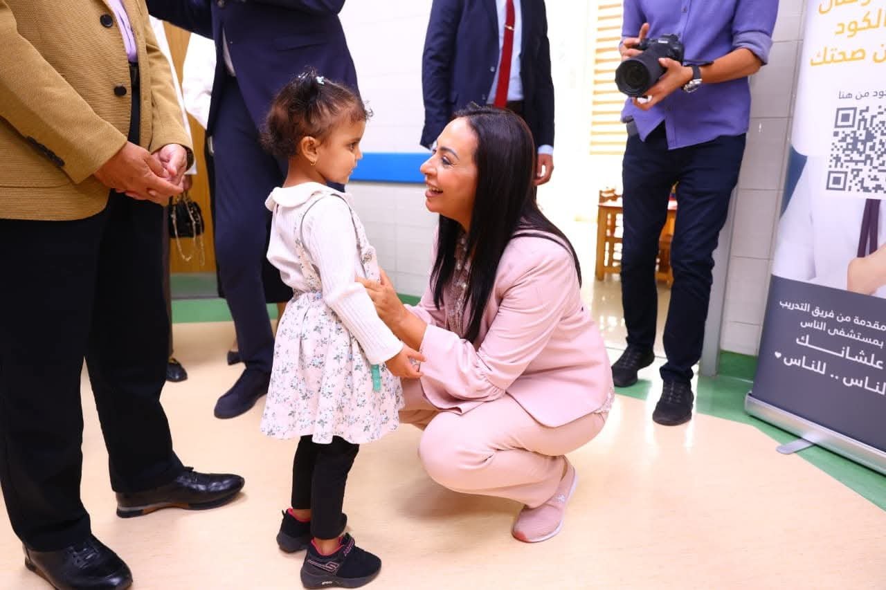 وزيرة التضامن تصطحب وزير الأسرة والتنمية الاجتماعية بجمهورية سنغافورة في زيارة لمستشفى الناس