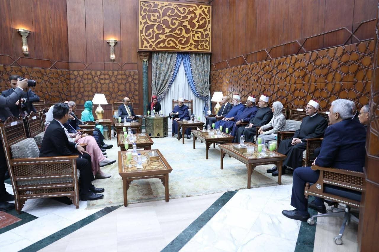 شيخ الأزهر يستقبل رئيس سنغافورة بحضور مفتي الجمهورية ووفد من قيادات الأزهر الشريف