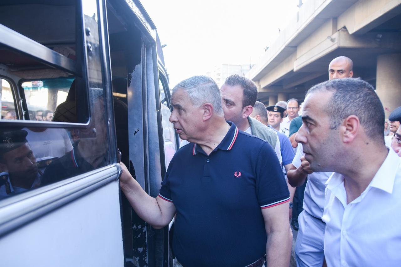 حملات رقابية مكبرة بالإسكندرية.. غلق وتشميع 36 منشأة وإعدام أغذية فاسدة بشارع الجلاء