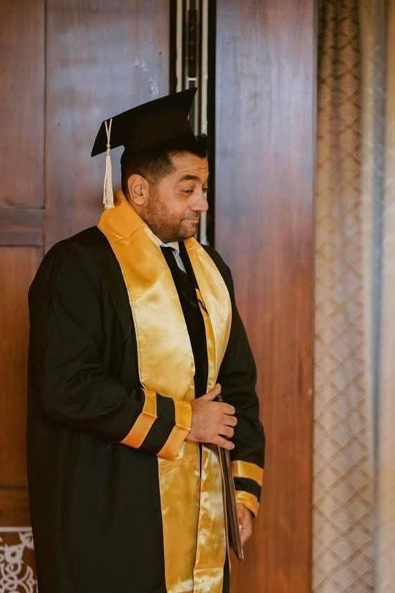 أول تعليق من أحمد فلوكس بعد التشكيك في الدكتوراه الفخرية من الجامعة البريطانية