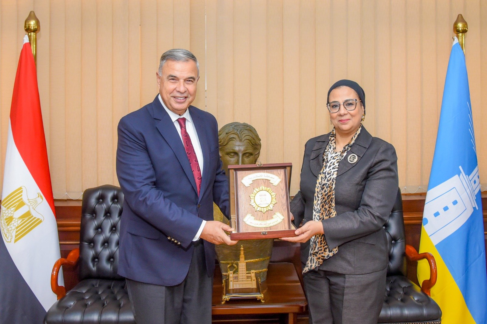 الفريق أحمد خالد محافظ الإسكندرية يلتقي ممثلي المجلس القومي للمرأة لتعزيز التعاون في دعم الجهود التنموية