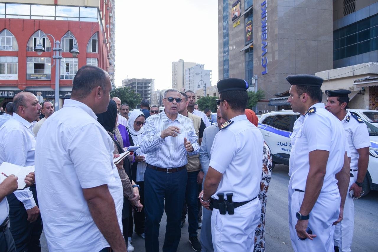 جولة مفاجئة لمحافظ الإسكندرية بسيدي جابر: مهلة 24 ساعة لإزالة تعديات الكافيهات وتنظيم المرور 9 جولة مفاجئة لمحافظ الإسكندرية بسيدي جابر: مهلة 24 ساعة لإزالة تعديات الكافيهات وتنظيم المرور