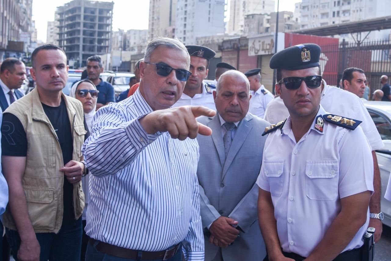 جولة مفاجئة لمحافظ الإسكندرية بسيدي جابر: مهلة 24 ساعة لإزالة تعديات الكافيهات وتنظيم المرور