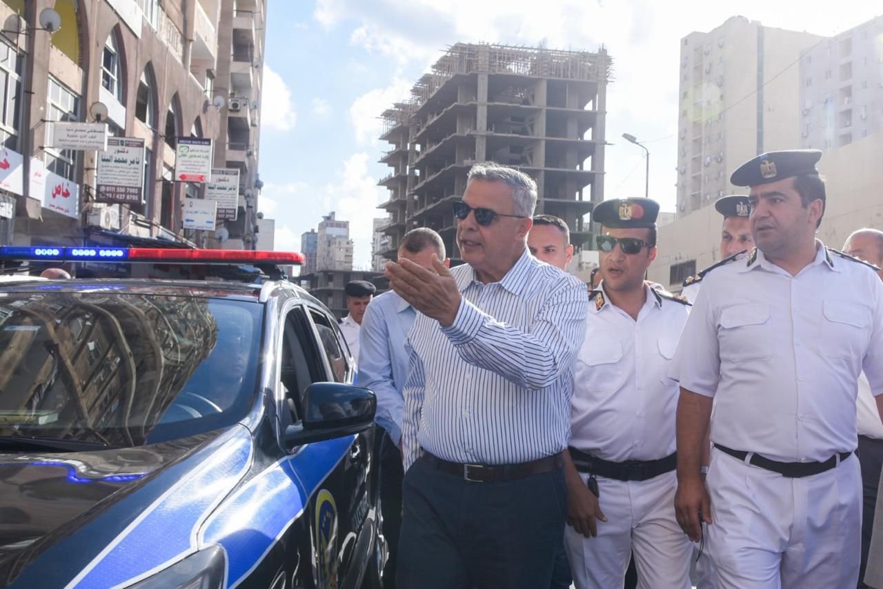 جولة مفاجئة لمحافظ الإسكندرية بسيدي جابر: مهلة 24 ساعة لإزالة تعديات الكافيهات وتنظيم المرور