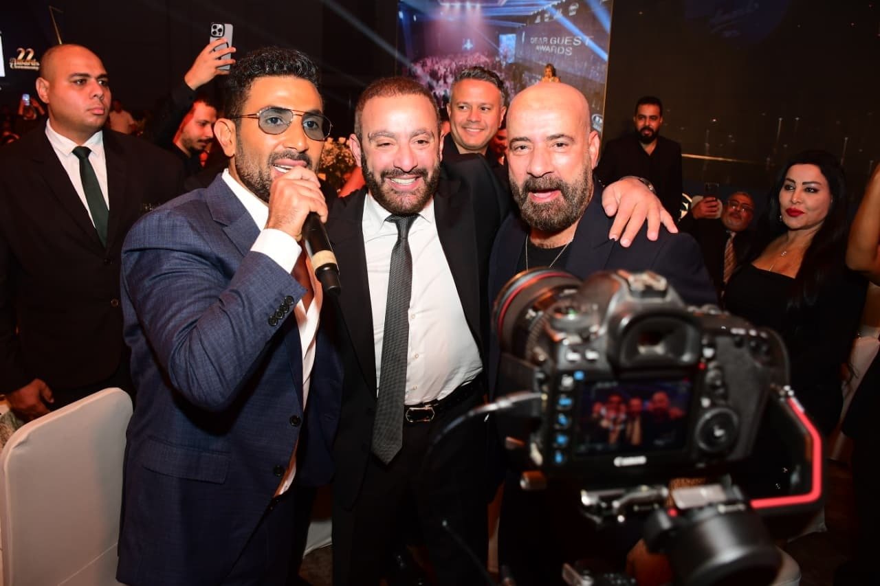 نجوم الفن يتألقون في حفل توزيع جوائز "الدير جيست"
