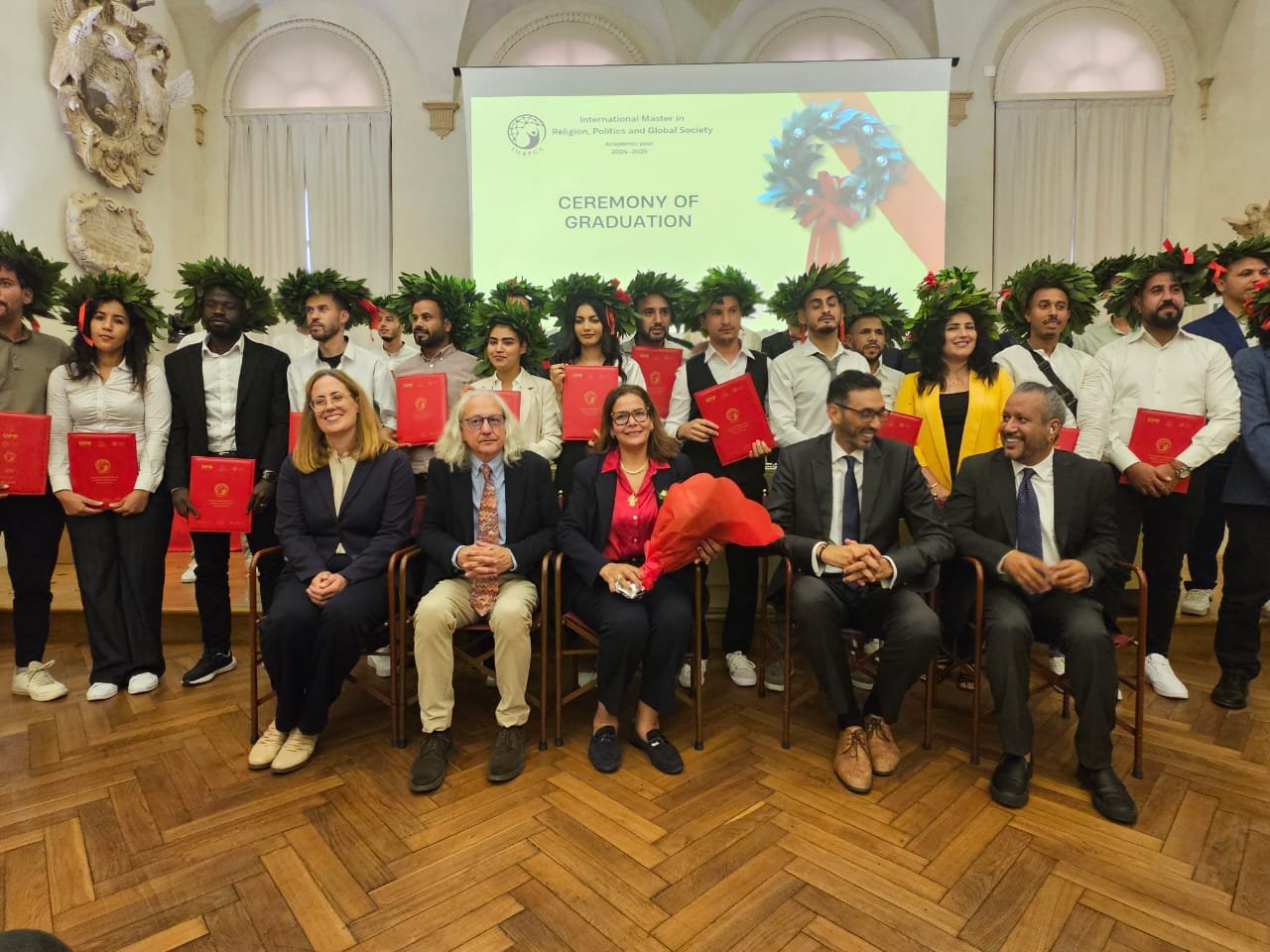 جامعة بورسعيد تطلق مبادرة التكتل الجامعي الدولي ورئيسها يشارك في تخريج نخبة الماجستير الأوروبي العربي