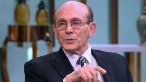 الفنان محمد صبحي يحصد وسام التفرد في الإبداع الثقافي من قبل اتحاد المبدعين العرب 