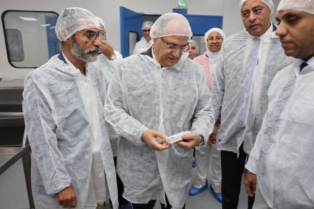 رئيس هيئة الدواء يتفقد مصنع بيوجينيريك بالعاشر من رمضان ويشيد بدوره في توطين صناعة الدواء