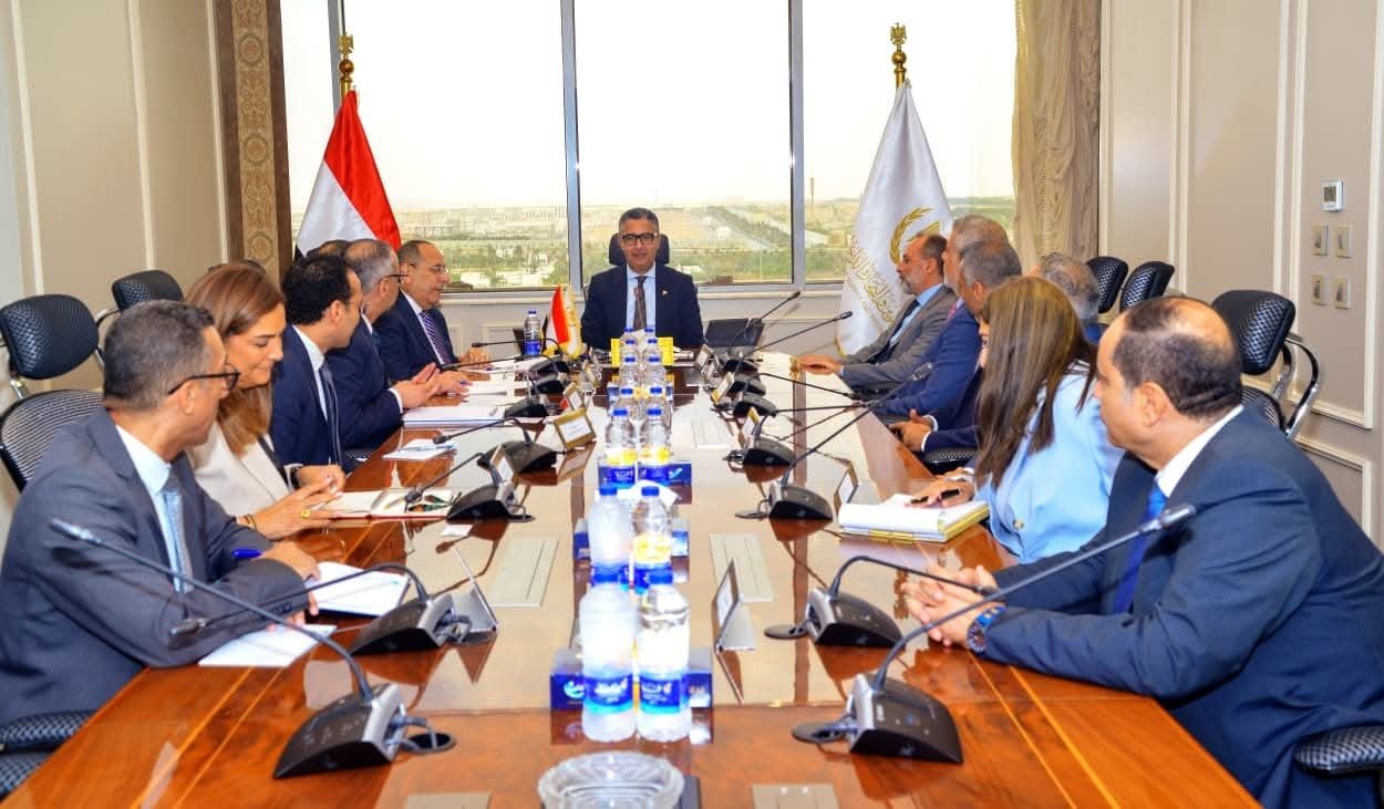وزير التموين يلتقي الرئيس التنفيذي للقطاع المؤسسي بشركة “إي أند مصر” 