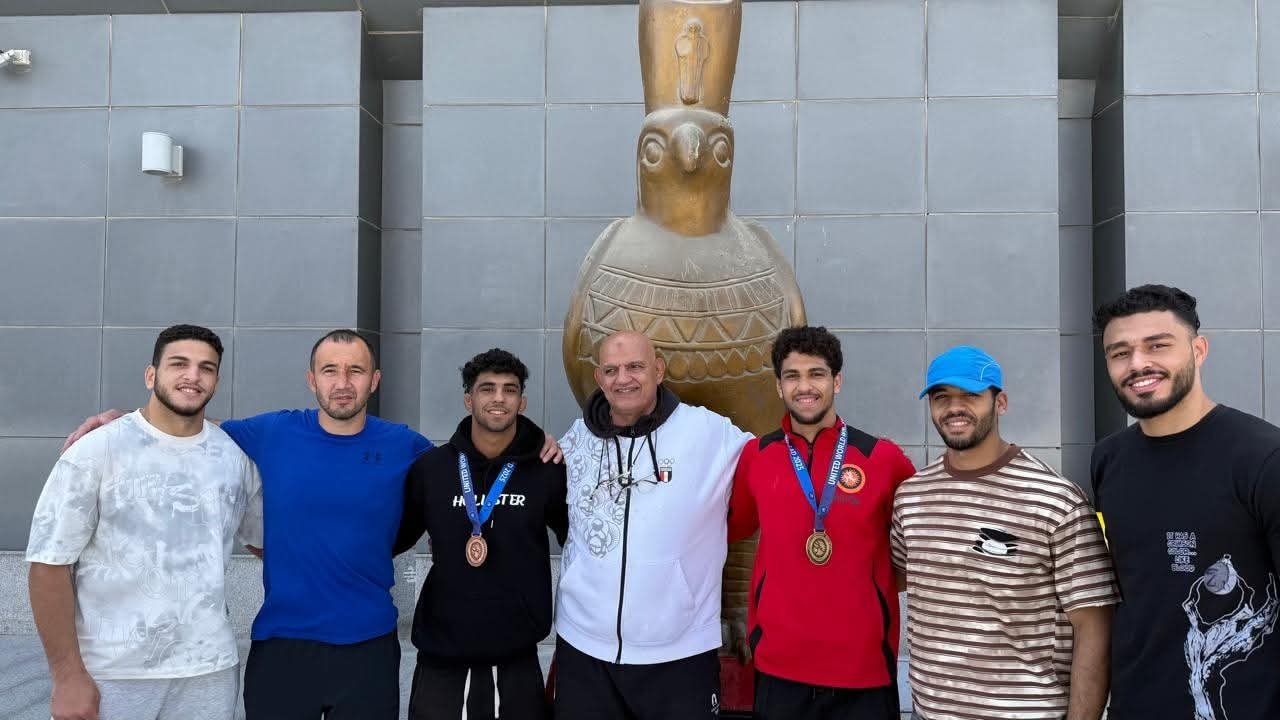 وفد رسمي من وزارة الشباب والرياضة في استقبال أبطال منتخب مصر للمصارعة