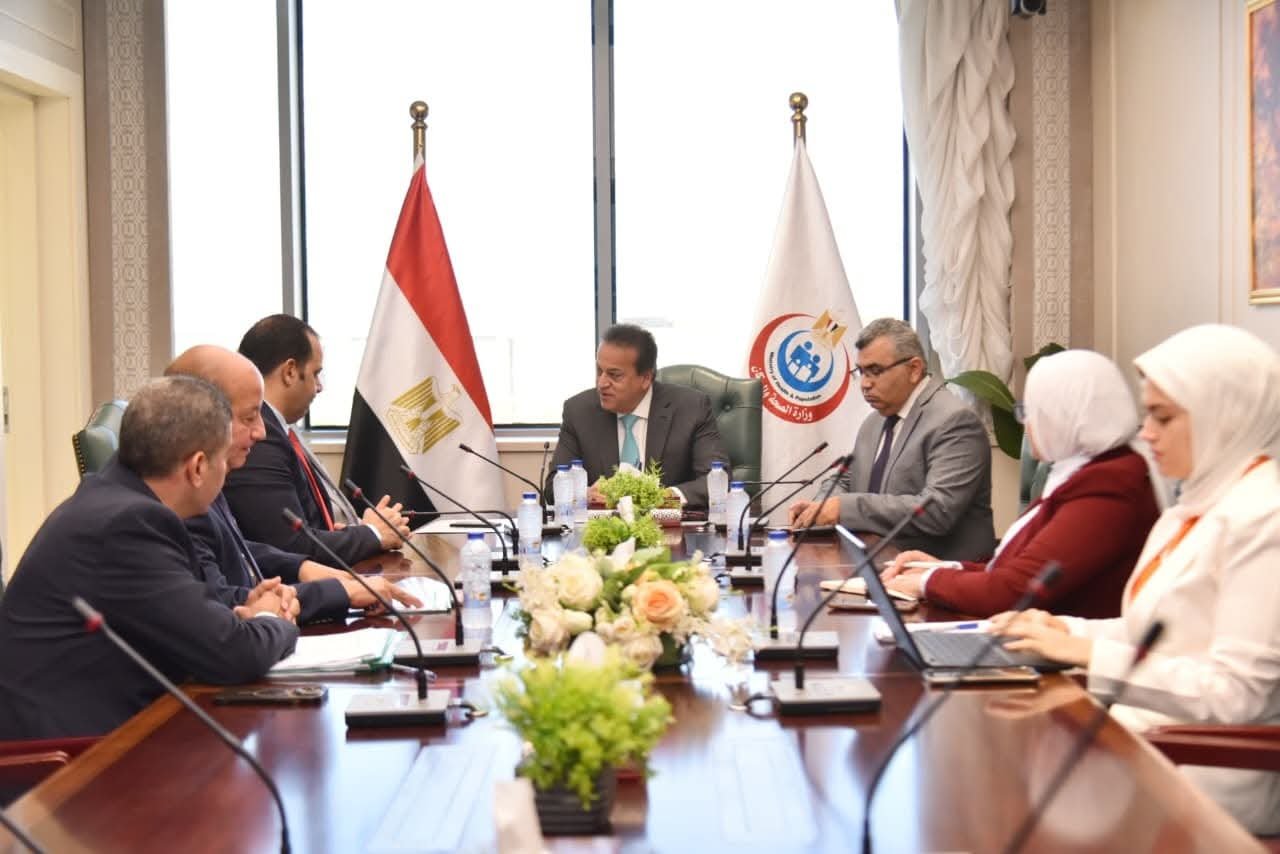 وزير الصحة يستقبل وفد شركة “وادي النيل للمقاولات” 