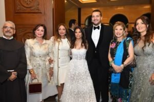 ليلى علوي تشارك بصور من حقل زفاف نجل هاني رمزي