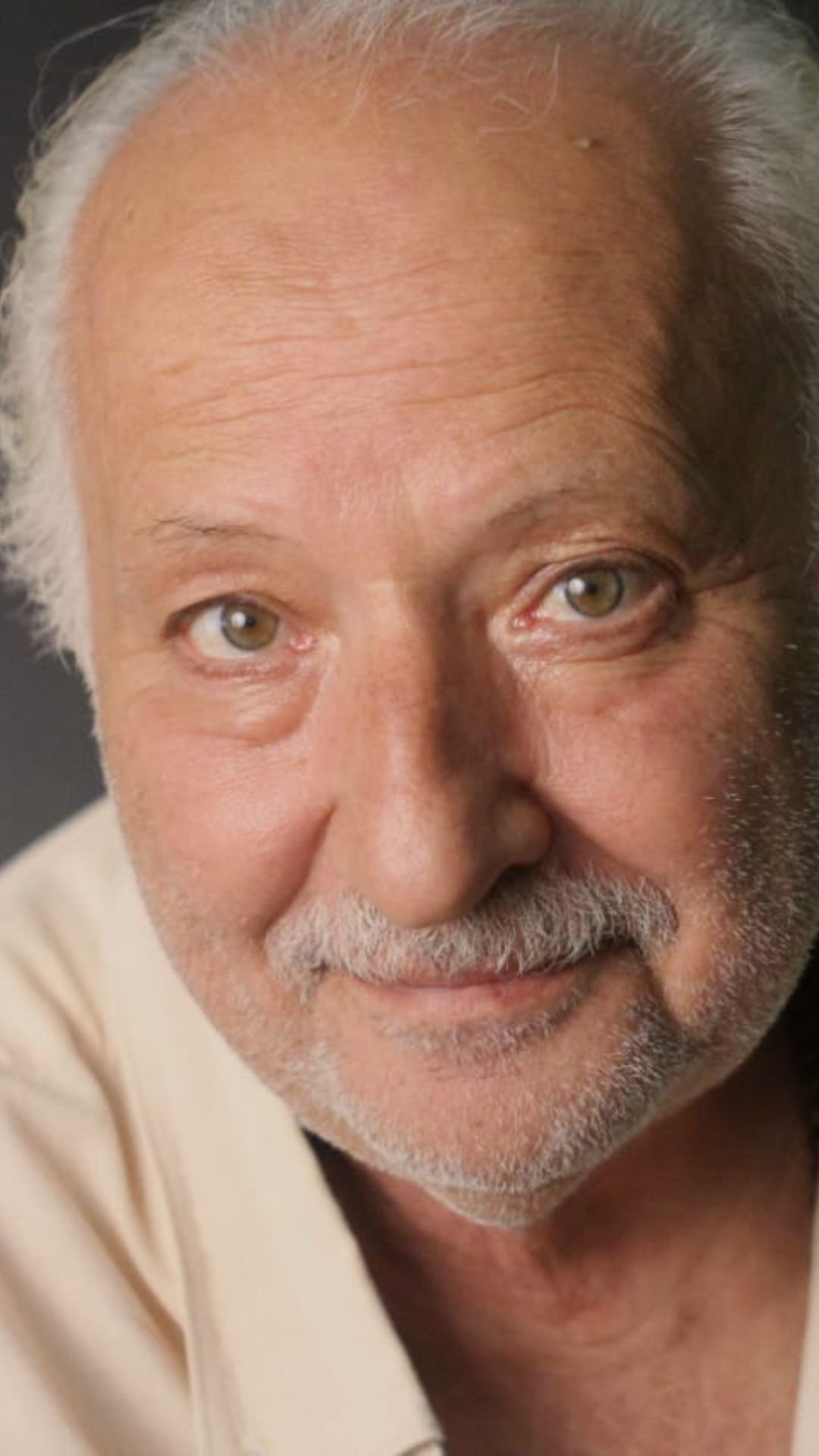 المخرج جمال قاسم يهدي المركز القومي للمسرح والموسيقى والفنون الشعبية أربعة وثائقيات من إخراجه