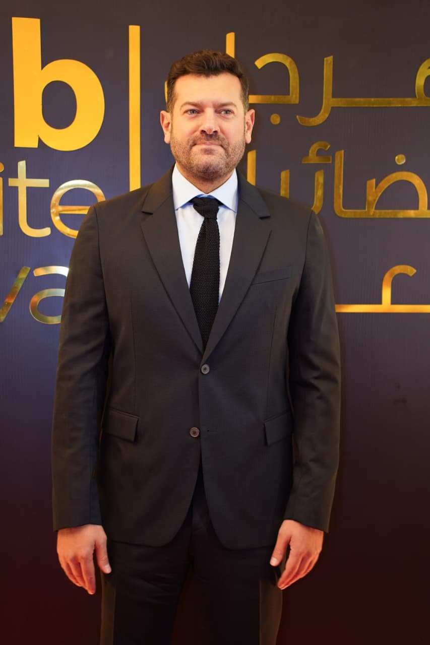 وجوه مختلفة لعمرو يوسف في الإعلان الرسمي لـ«السلم والثعبان ( لعب عيال)