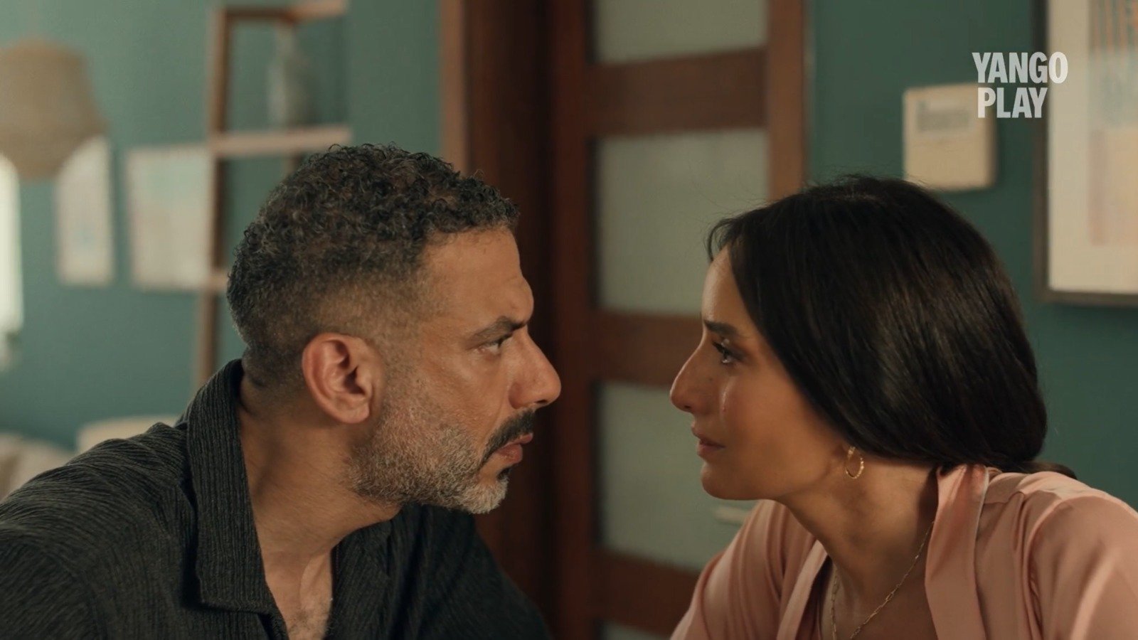 زينة ومحمد فراج يتصدران التريند بسبب "ورد وشوكولاتة"