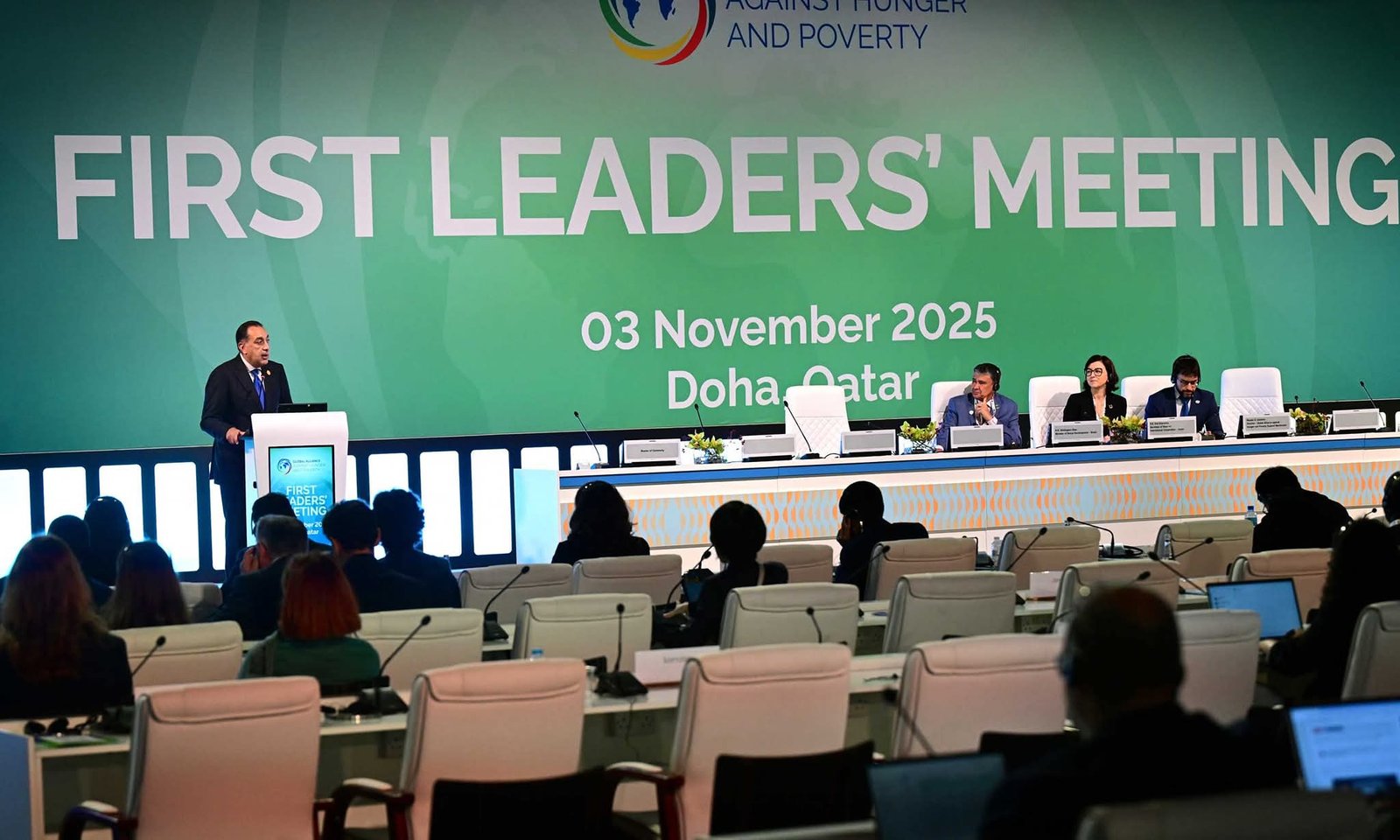 رئيس الوزراء يشارك نيابة عن فخامة الرئيس في القمة الأولى لقادة التحالف العالمي لمكافحة الجوع والفقر بالدوحة