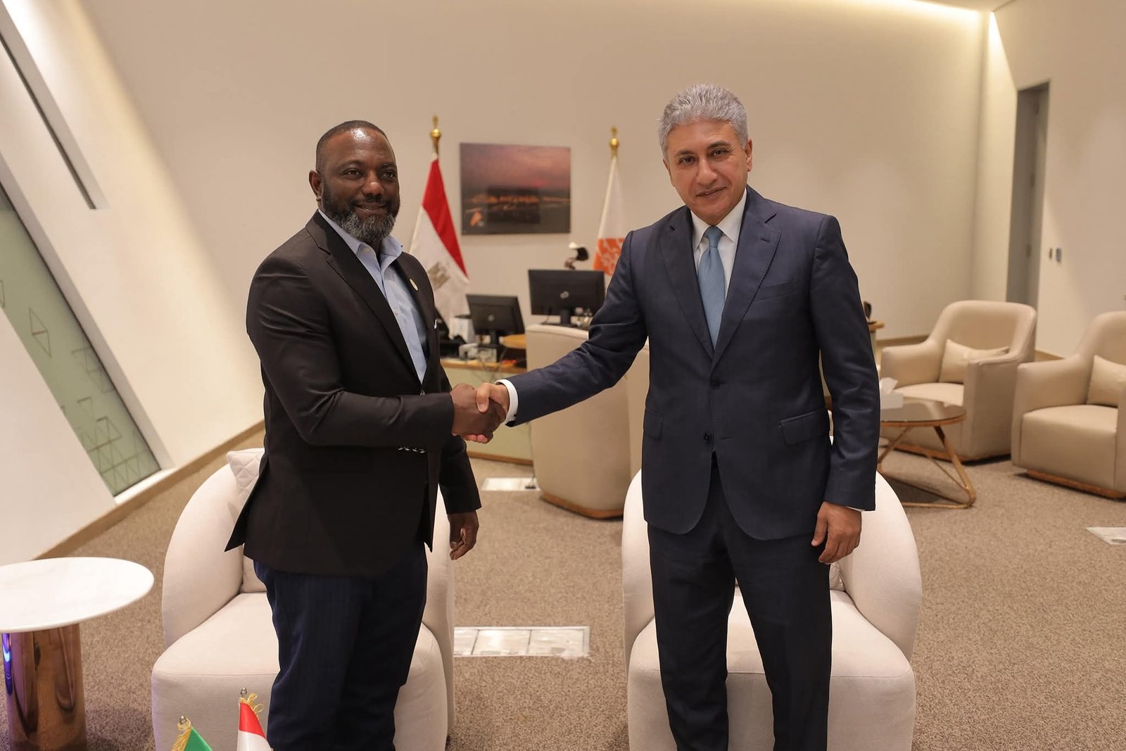 فتحي يواصل سلسلة لقاءاته مع الوزراء ورؤساء الوفود المشاركين في احتفالية افتتاح المتحف المصري الكبير