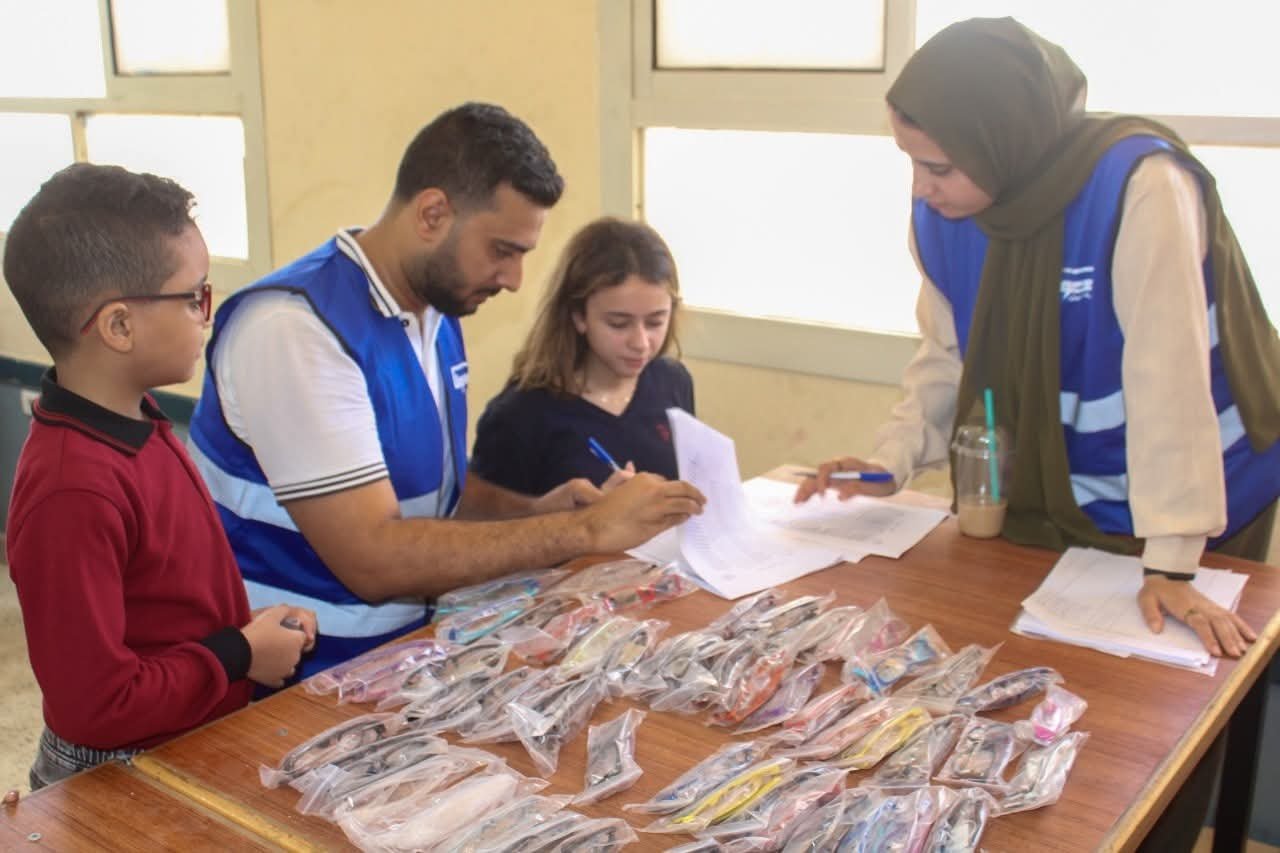 حملة "خليك سند" تواصل فعالياتها وتنفذ قافلتين بمنطقتي "أهالينا 2 وأرض الخيالة"