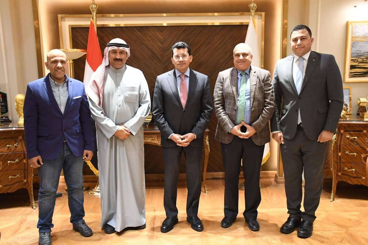 وزير الشباب والرياضة يلتقي وفدًا من الاستثمارات الأجنبية
