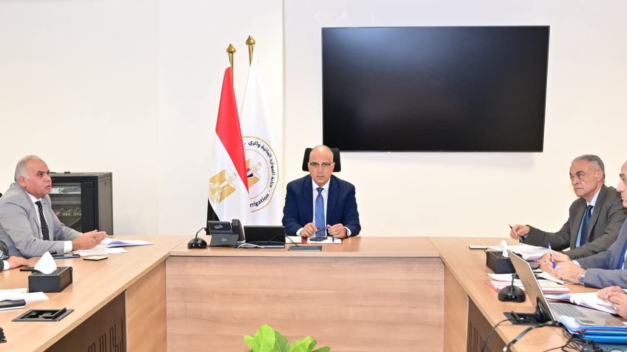 الدكتور سويلم يبحث آليات تشغيل محطات الرفع بنطاق المشروعات القومية