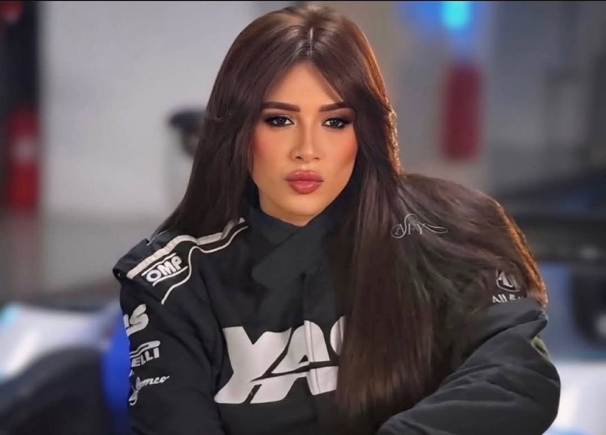 ياسمين عبد العزيز بصور حماسية مع كريم فهمي لعمل جديد