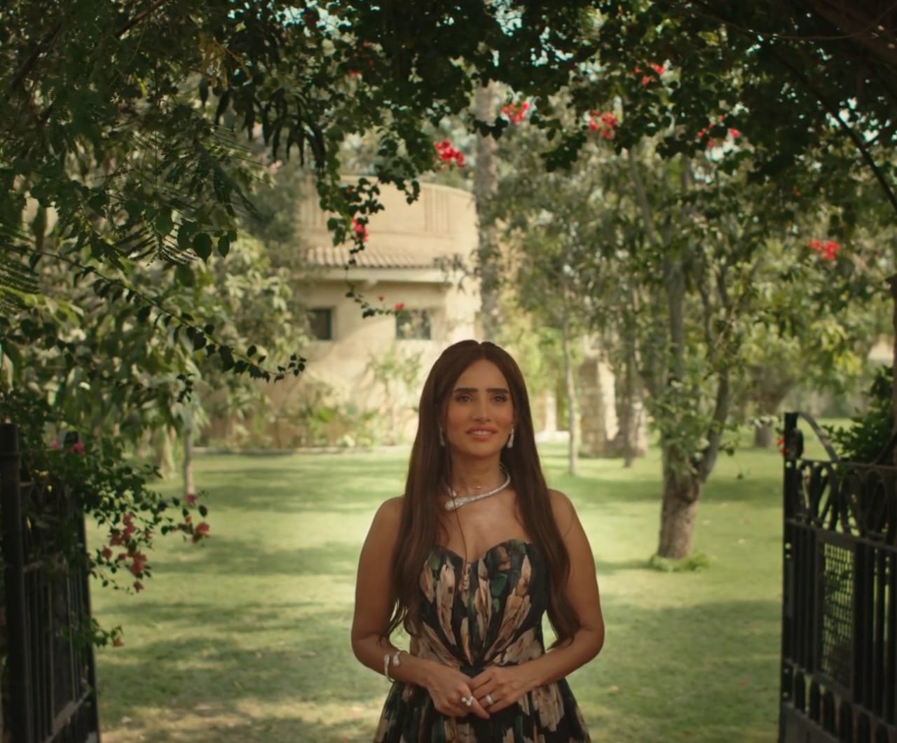 زينة تظهر في آخر حلقات ورد وشكولاته بمحاكمة خيالية مع محمد فراج