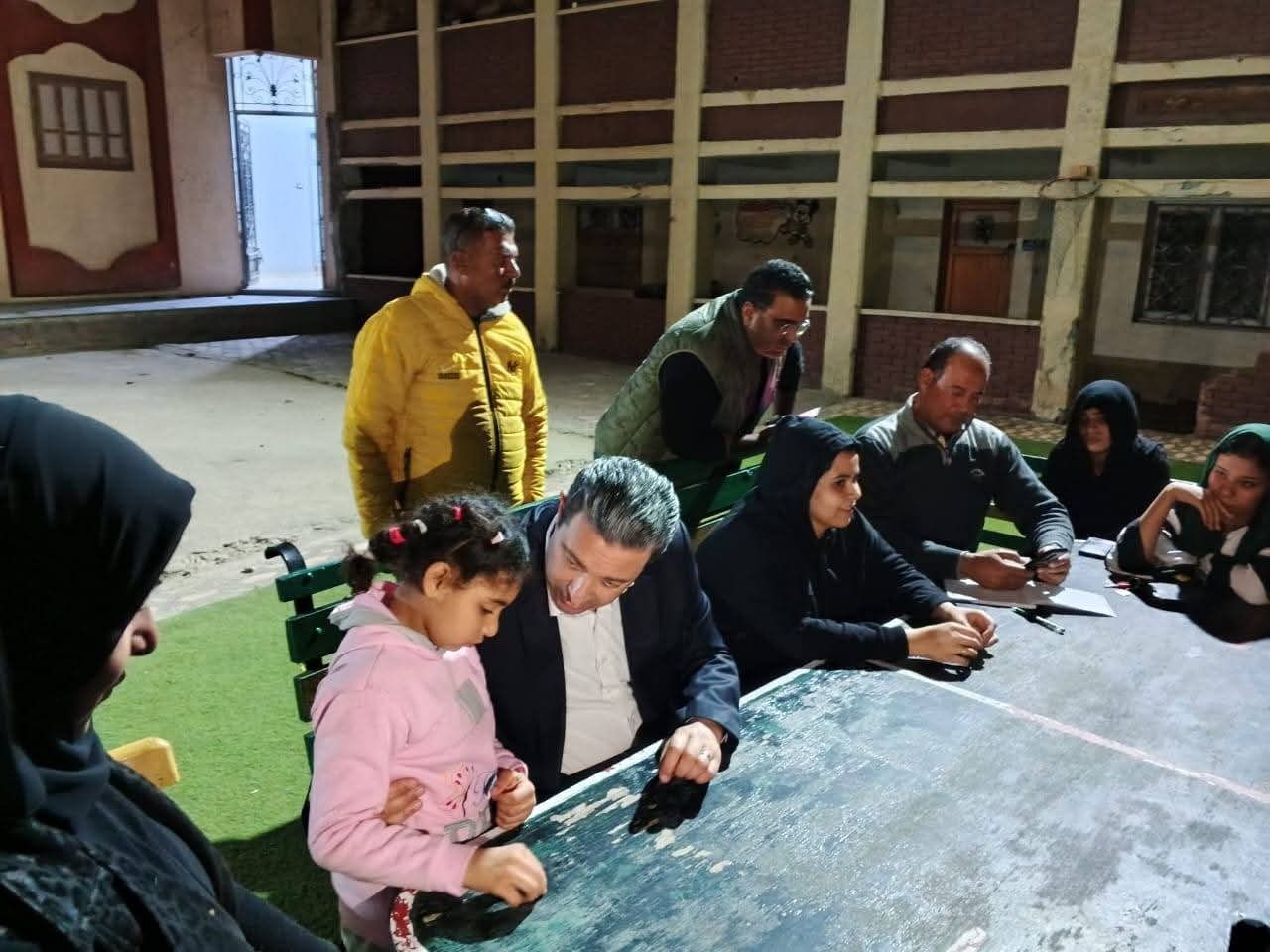 محافظ دمياط يجرى زيارة مفاجئة لدار الأيتام بأبو الوفا للوقوف على صحة تعرض فتيات الدار لسوء معاملة