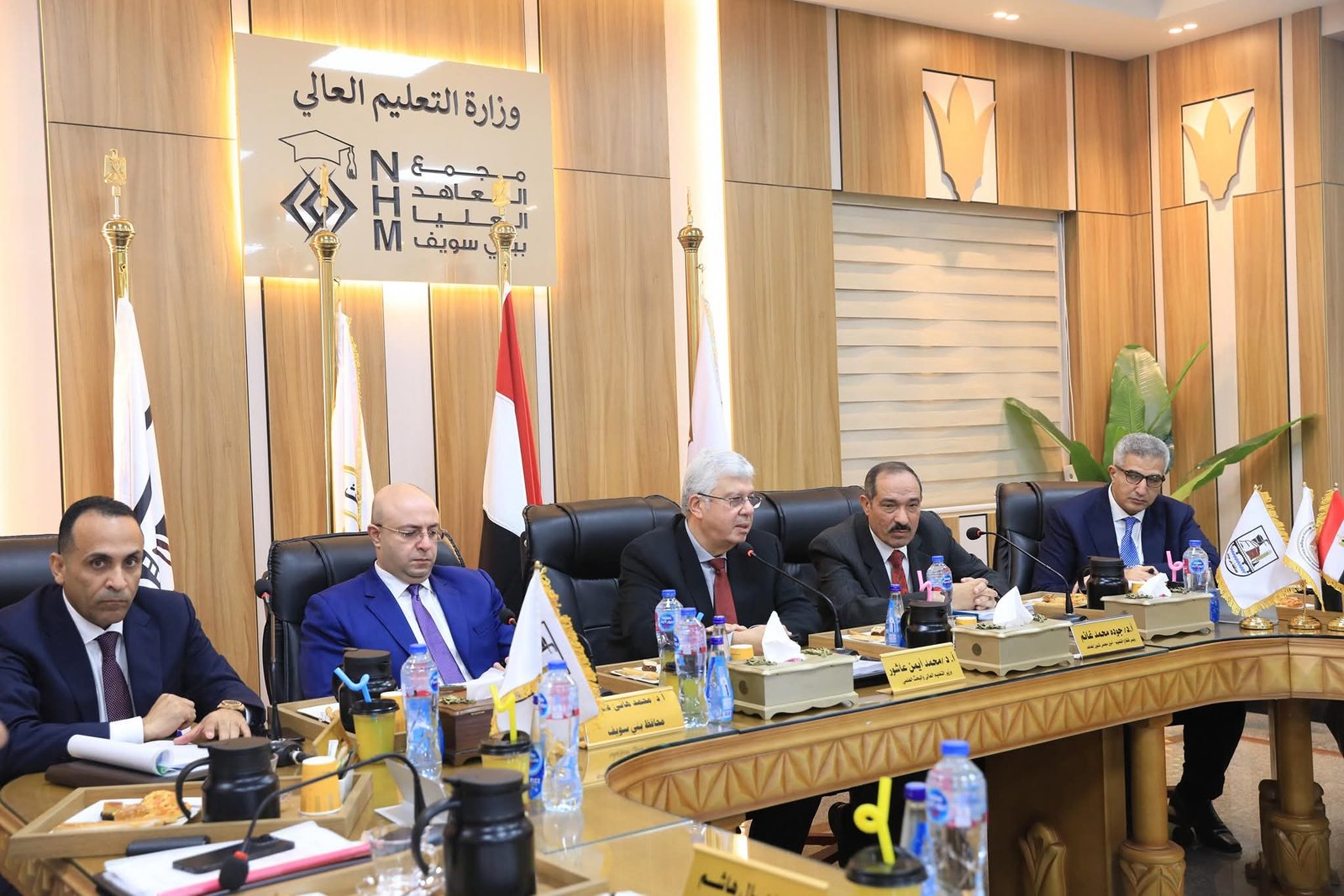 عاشور يترأس اجتماع المجلس الأعلى لشئون المعاهد العالية الخاصة بمجمع المعاهد العليا ببني سويف