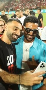 أحمد سعد يهدي محمد صلاح أغنية فخر العرب المصري ..فيديو 