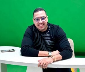 الكاتب بولس عماد يطرح «حكاية أرنب» ويحوّل الاختلاف إلى بطولة خارقة في أدب الطفل