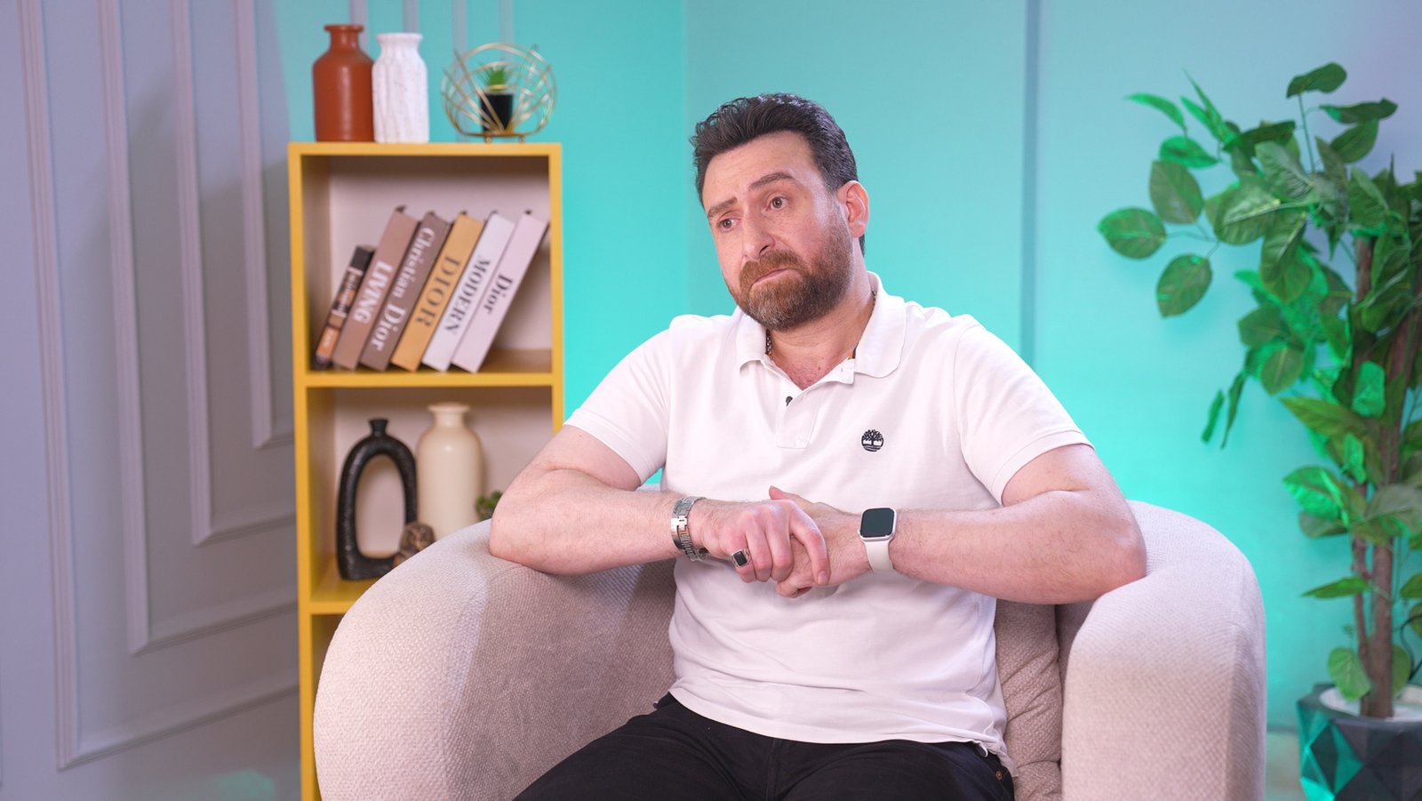 نضال الشافعي باكيًا: زوجتي طالبتني بشراء مدفن قبل وفاتها.. ودفنتها بيدي 2 نضال الشافعي باكيًا: زوجتي طالبتني بشراء مدفن قبل وفاتها.. ودفنتها بيدي