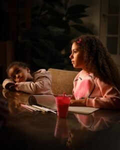 الطفلة خديجة أحمد تتألق في كواليس مسلسل "بيت بابا"