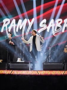 رامي صبري يخطف الأنظار بإطلالة أنيقة خلال أحدث حفلاته الغنائية 3 رامي صبري يخطف الأنظار بإطلالة أنيقة خلال أحدث حفلاته الغنائية