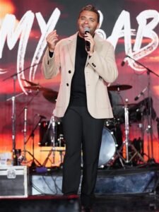 رامي صبري يخطف الأنظار بإطلالة أنيقة خلال أحدث حفلاته الغنائية 2 رامي صبري يخطف الأنظار بإطلالة أنيقة خلال أحدث حفلاته الغنائية