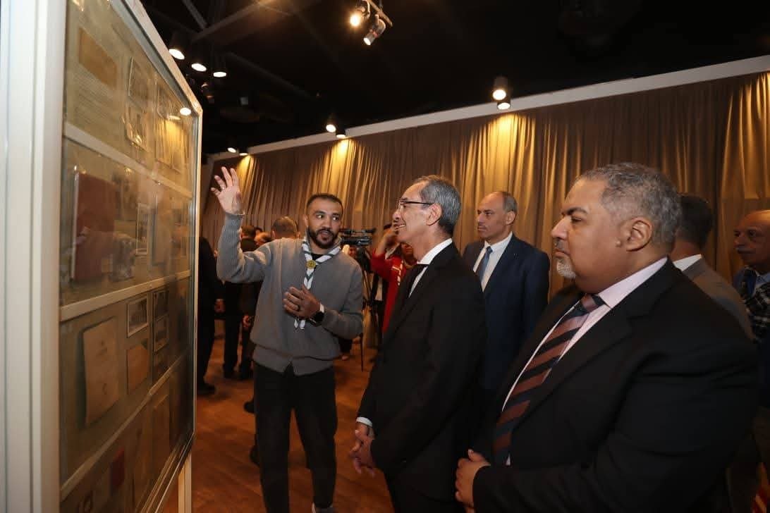 طلعت يتفقد أجنحة معرض الرواد السنوي لهواة جمع الطوابع 2026