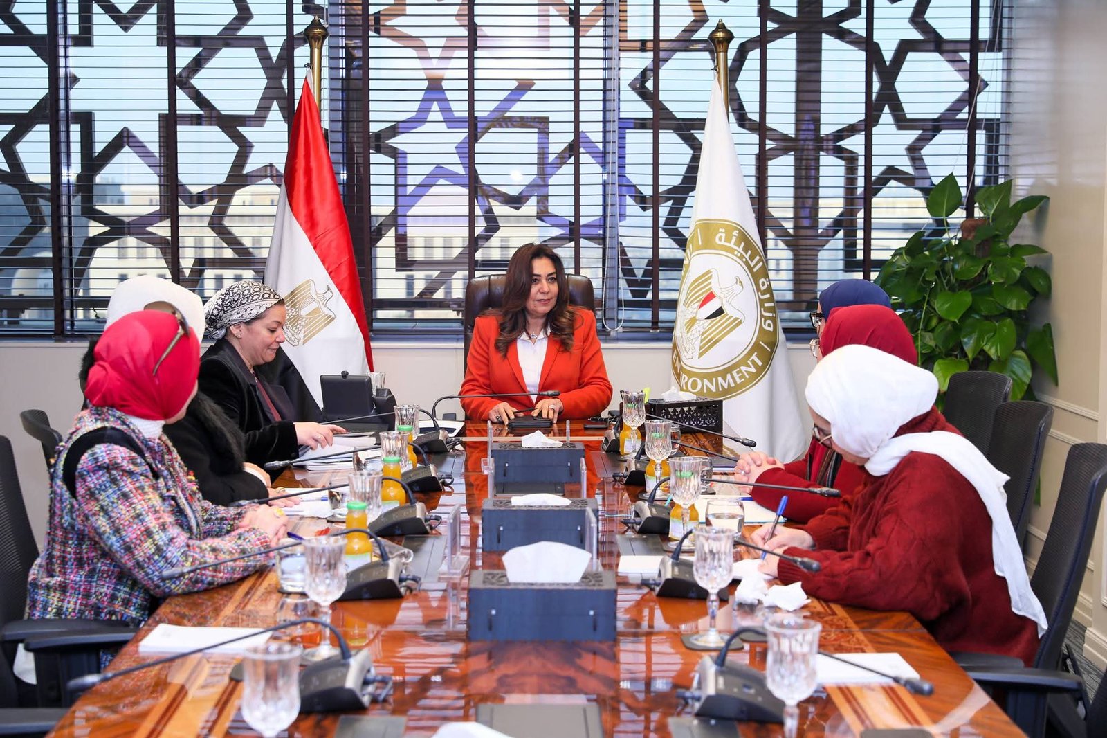 عوض تعقد اجتماعًا مع قيادات الوزارة لمتابعة جهود تحسين البيئة الصناعية بالفعل داخل الوزارة