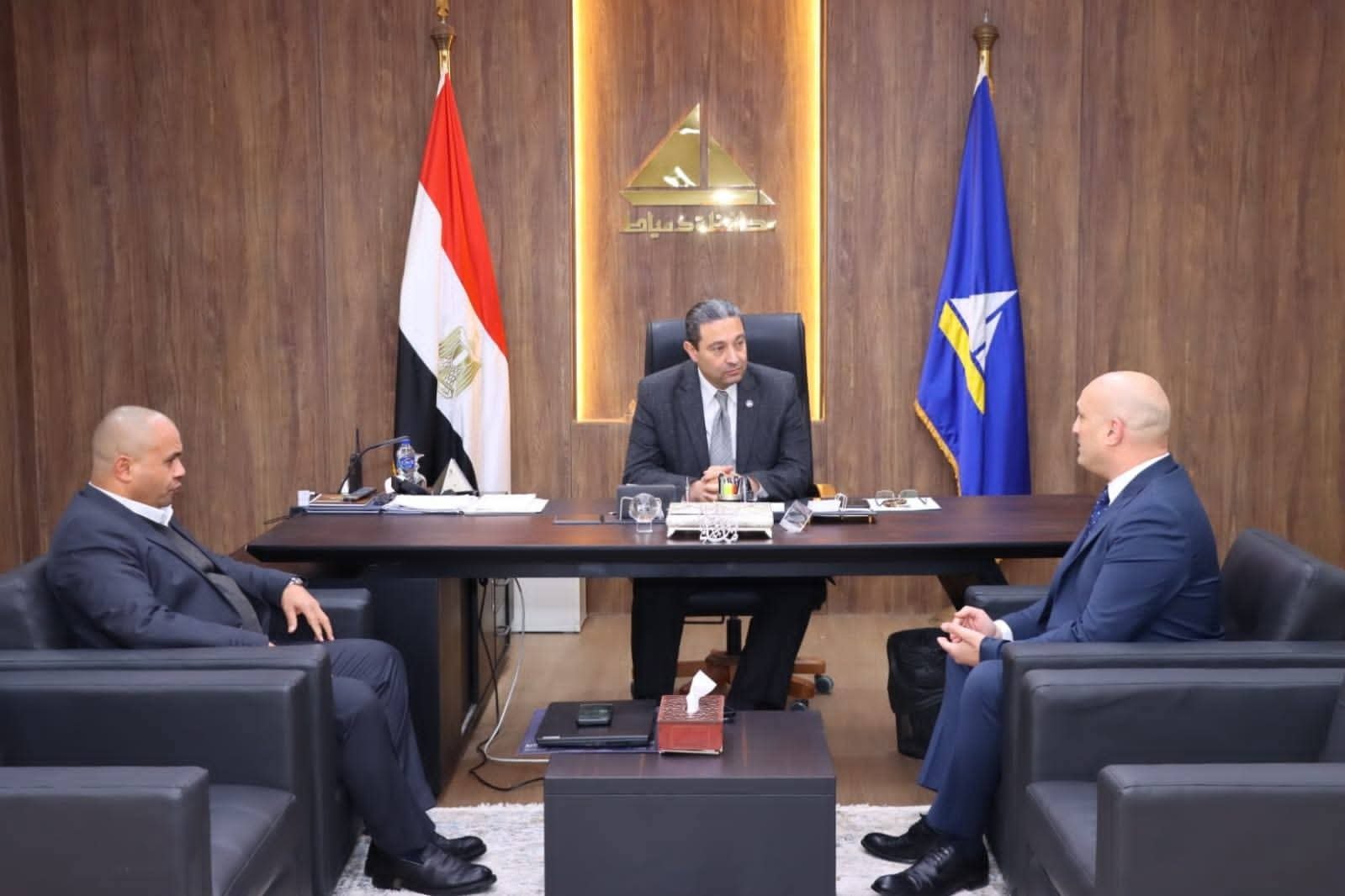 محافظ دمياط يتابع مع مسئولى شركة "استادات" الموقف التنفيذي لمشروع "نادي سيتي كلوب"