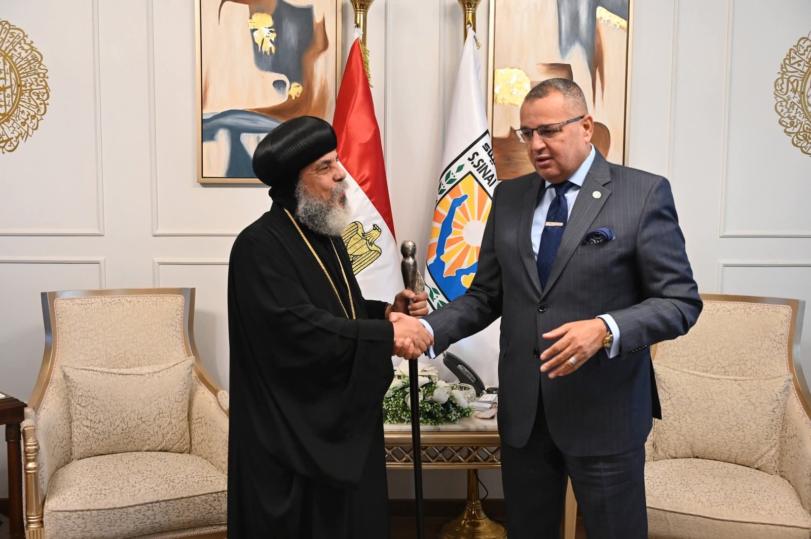 محافظ جنوب سيناء يهنئ الإخوة الأقباط بعيد الميلاد المجيد ويتبادل التهاني بالعام الميلادي الجديد