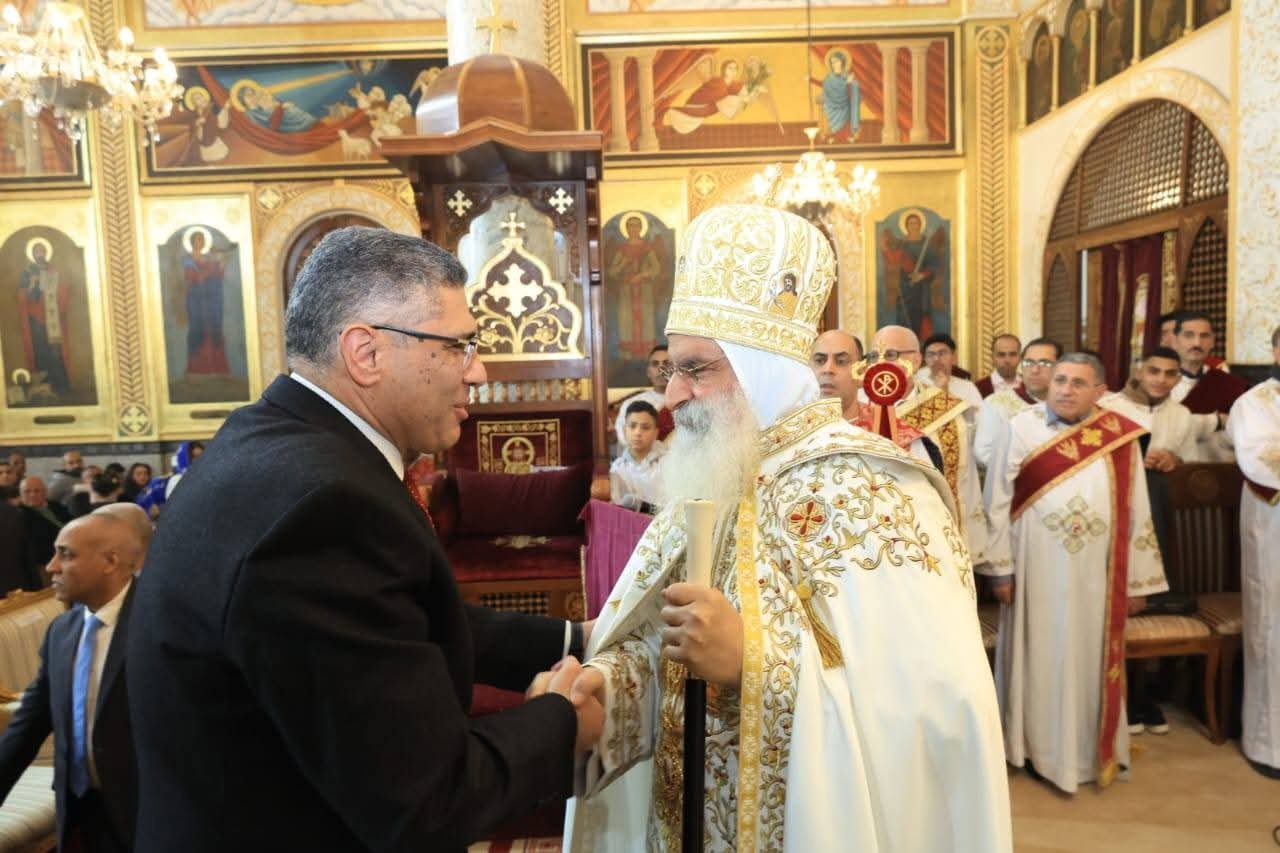 محافظ الجيزة يزور مطرانية الجيزة للأقباط الأرثوذكس للتهنئة بعيد الميلاد المجيد