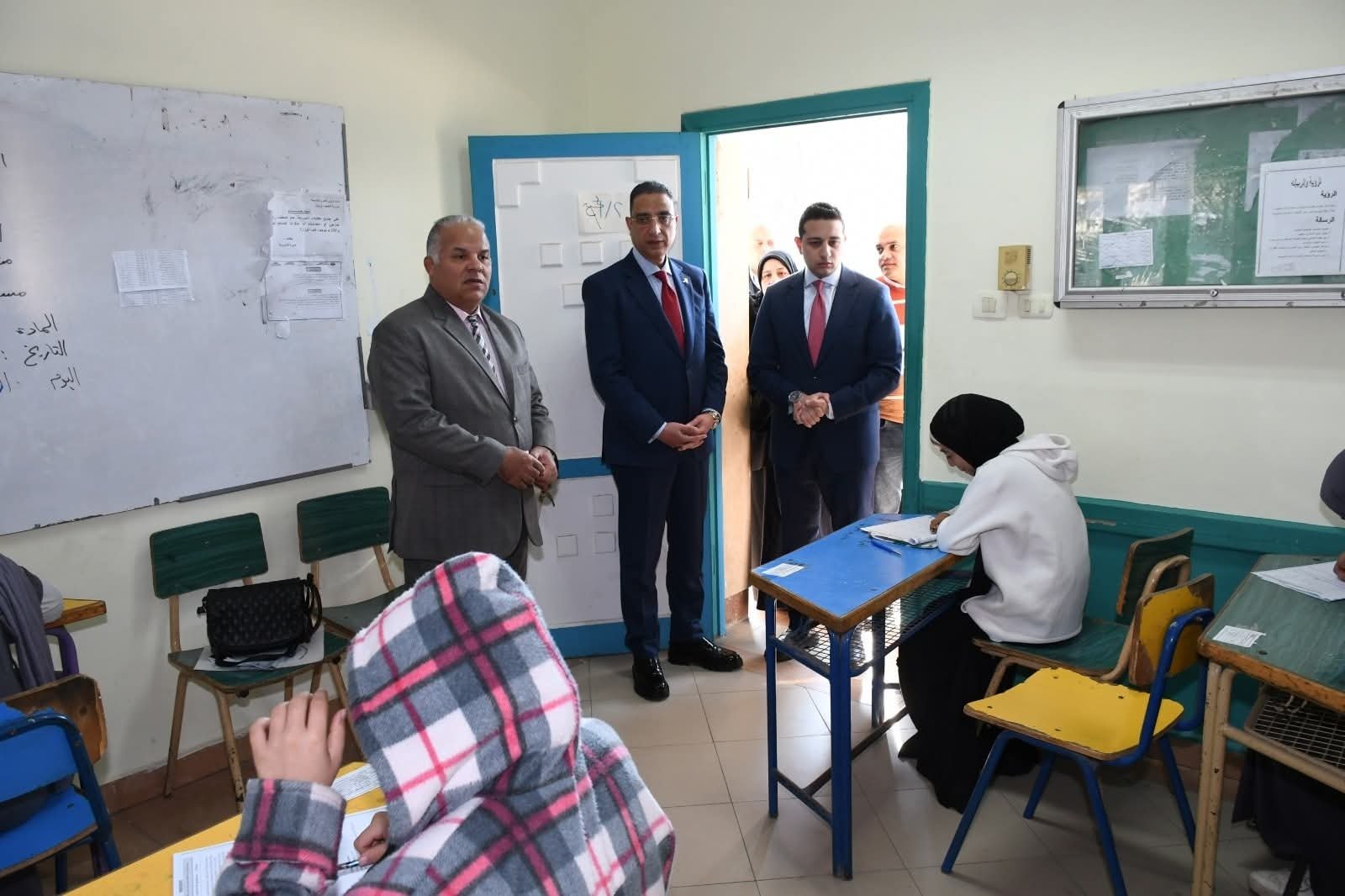 محافظ الفيوم يتفقد عدداً من لجان امتحانات الشهادة الإعدادية